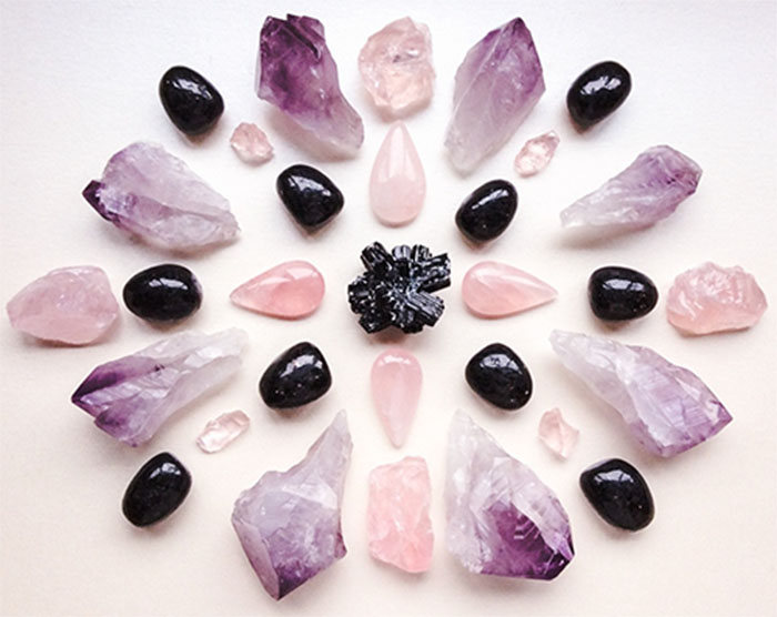 Como energizar amuletos com os cristais?
